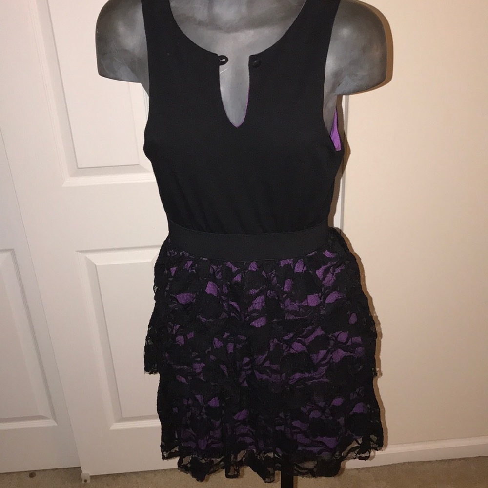 Black dress w lace overlay👗